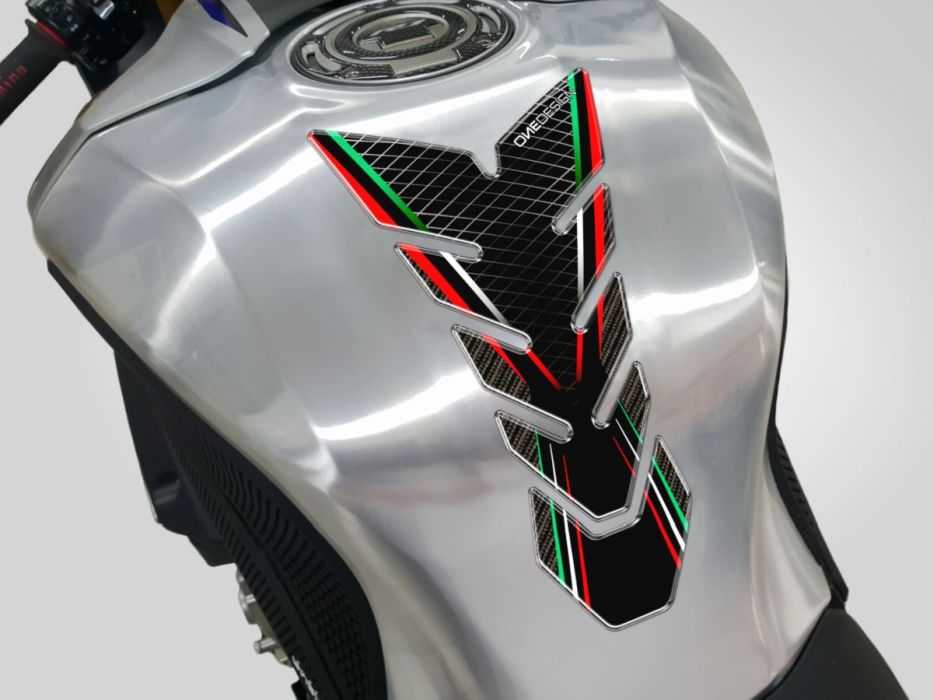 Tankpad "Black edition" - sort, grøn, rød. Hvid